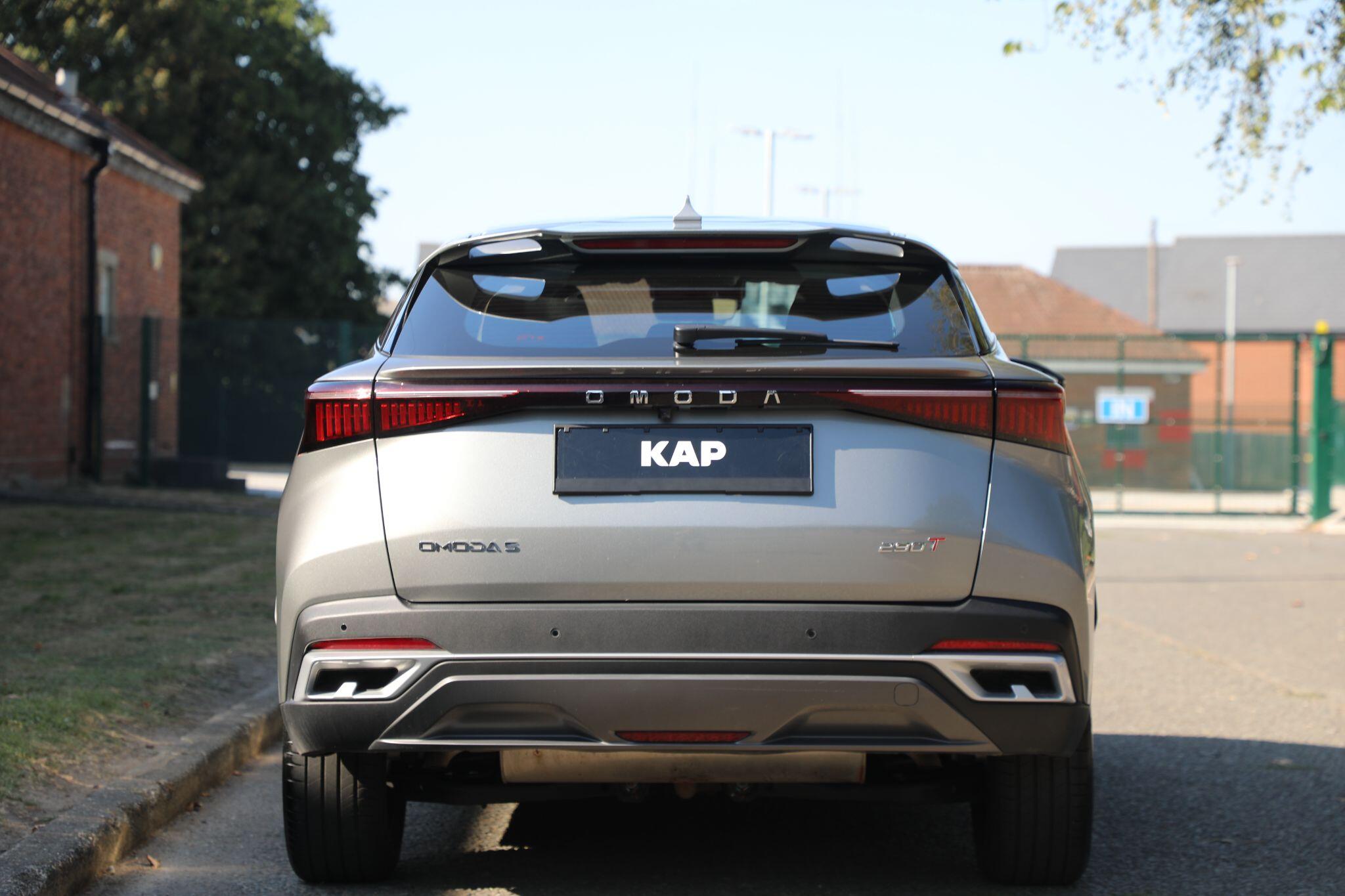 Large vehicle image